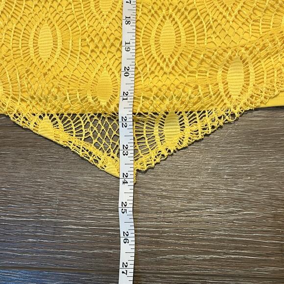 Chenault yellow pancho style knitted top with a solid tank, size large - Picture 8 of 11